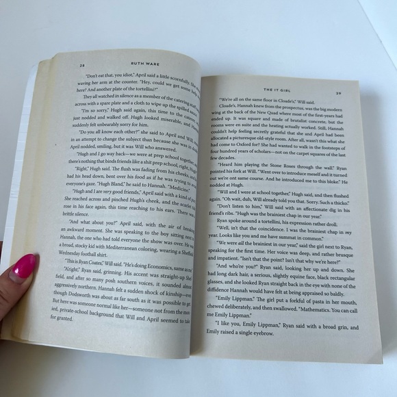 The IT Girl Book Ruth Ware Novel 🖤📚 - Picture 4 of 4